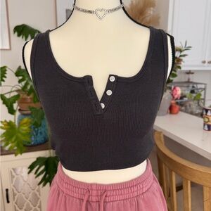 American Eagle Ribbed Cropped Henley Tank – Black
Size: XS
